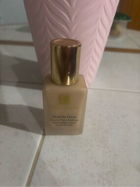 Estee Lauder Double Wear Foundation - Beige with Gold Cap
